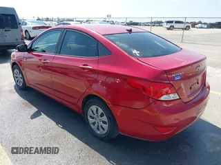 2016 Hyundai Accent SE z VIN KMHCT4AE4GU164307, wystawiony jako IAAI lot #42290071 z przebiegiem 126 426 mil mil oraz . Historia ofert i sprzedaży dostępna na DreamBid. Obrazek 3.