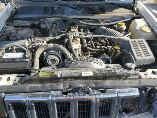 1998 Jeep Grand Cherokee Laredo with VIN 1J4GZ58S6WC319444, listed as a Copart auction lot 53147665 with 217,068 mi miles and Salvage Title. Bid and sale history available at carsss.com. Image 12.