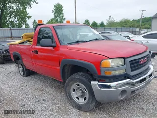 2006 GMC Sierra 2500HD Work Truck with VIN 1GTHC24U46E247200, listed as a IAAI auction lot 39322016 with 180,650 mi miles. Bid and sale history available at carsss.com. Image 1.