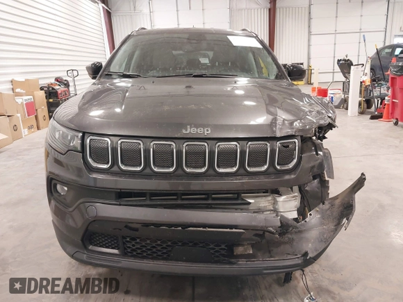 2022 Jeep Compass Latitude z VIN 3C4NJCBB1NT228814, wystawiony jako IAAI lot #41420501 z przebiegiem 36 993 mil mil oraz . Historia ofert i sprzedaży dostępna na DreamBid. Obrazek 12.