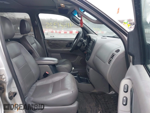 2002 Ford Escape XLT Choice with VIN 1FMYU04192KA82503, listed as a IAAI auction lot 41521335 with 128,349 mi miles. Bid and sale history available at carsss.com. Image 5.