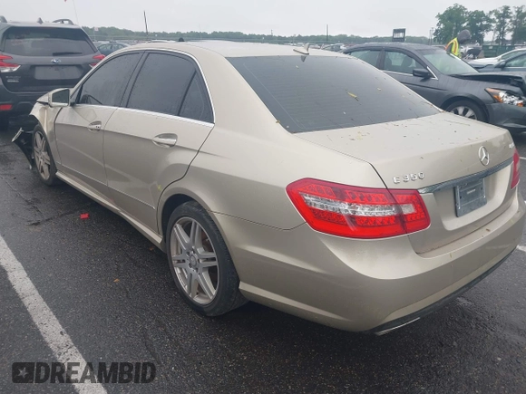2010 Mercedes-Benz E 350 Luxury z VIN WDDHF8HBXAA082309, wystawiony jako IAAI lot #42333173 z przebiegiem 82 373 mil mil oraz . Historia ofert i sprzedaży dostępna na DreamBid. Obrazek 3.