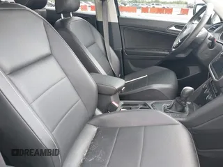 2021 Volkswagen Tiguan SE z VIN 3VV3B7AX7MM004286, wystawiony jako IAAI lot #39864219 z przebiegiem 67 429 mil mil oraz . Historia ofert i sprzedaży dostępna na DreamBid. Obrazek 8.