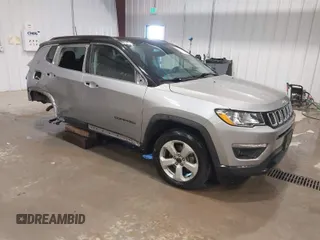 2018 Jeep Compass Latitude with VIN 3C4NJCBB3JT408614, listed as a IAAI auction lot 41301493 with 92,647 mi miles. Bid and sale history available at carsss.com. Image 1.