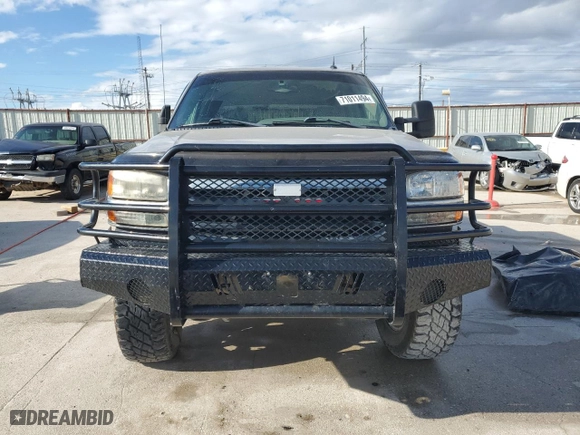 2004 GMC Sierra 1500 Crew Cab SLE with VIN 2GTEK13T941404906, listed as a Copart auction lot 71011494 with 271,852 mi miles and Clean Title. Bid and sale history available at carsss.com. Image 5.
