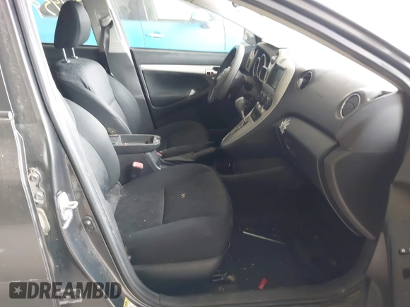 2010 Toyota Matrix S z VIN 2T1KE4EEXAC036565, wystawiony jako IAAI lot #42459351 z przebiegiem 182 150 mil mil oraz . Historia ofert i sprzedaży dostępna na DreamBid. Obrazek 5.