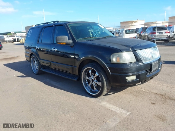 2005 Ford Expedition Eddie Bauer with VIN 1FMPU17505LA25797, listed as a IAAI auction lot 41860548 with 130,044 mi miles. Bid and sale history available at carsss.com. Image 1.