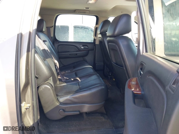 2013 GMC Yukon XL SLT with VIN 1GKS2KE70DR303872, listed as a IAAI auction lot 41659911 with 199,202 mi miles. Bid and sale history available at carsss.com. Image 8.