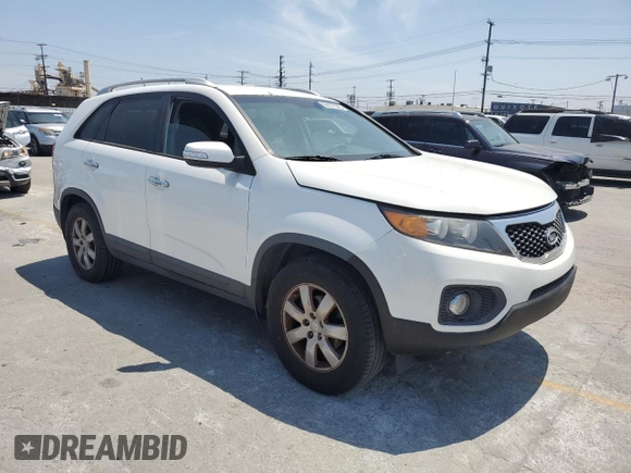2013 Kia Sorento LX z VIN 5XYKT3A66DG400097, wystawiony jako Copart lot #60937305 z przebiegiem 177 284 mil mil oraz Czysty tytuł • Clean title. Historia ofert i sprzedaży dostępna na DreamBid. Obrazek 4.