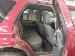 2006 Ford Escape XLT with VIN 1FMYU93176KD47219, listed as a IAAI auction lot 41785112 with 247,175 mi miles. Bid and sale history available at carsss.com. Image 8.