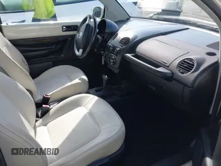 2008 Volkswagen Beetle Triple White with VIN 3VWFW31C68M511592, listed as a IAAI auction lot 42116122 with 206,510 mi miles and . Bid and sale history available at DreamBid. Image 5.
