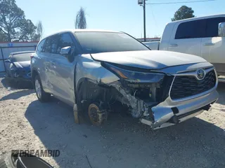 2021 Toyota Highlander L with VIN 5TDZZRAH9MS533683, listed as a IAAI auction lot 41788553 with 31,564 mi miles and . Bid and sale history available at DreamBid. Image 1.
