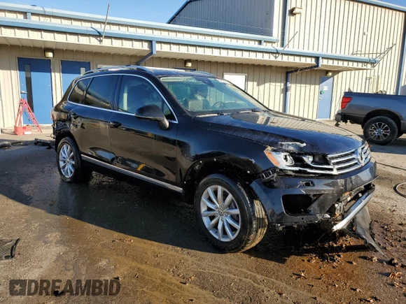 2016 Volkswagen Touareg Sport z VIN WVGEP9BP3GD004865, wystawiony jako Copart lot #87610915 z przebiegiem Nie podano mil oraz Szkoda całkowita • Salvage title. Historia ofert i sprzedaży dostępna na DreamBid. Obrazek 4.