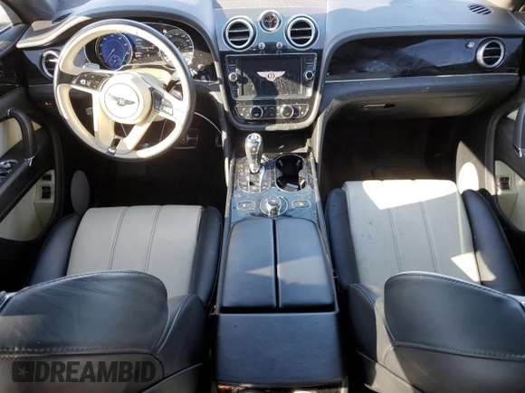 2018 Bentley Bentayga Signature z VIN SJAAC4ZV8JC019477, wystawiony jako Copart lot #80308144 z przebiegiem 59 575 mil mil oraz Szkody całkowita. Historia ofert i sprzedaży dostępna na DreamBid. Obrazek 8.