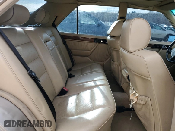 1990 Mercedes-Benz 300 E z VIN WDBEA30D8LB117873, wystawiony jako Copart lot #50346635 z przebiegiem 171 434 mil mil oraz Czysty tytuł • Clean title. Historia ofert i sprzedaży dostępna na DreamBid. Obrazek 10.