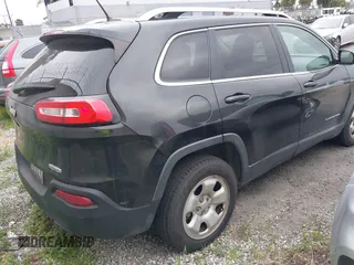 2015 Jeep Cherokee Latitude with VIN 1C4PJLCB9FW627909, listed as a IAAI auction lot 42034667 with 131,739 mi miles and . Bid and sale history available at carsss.com. Image 4.