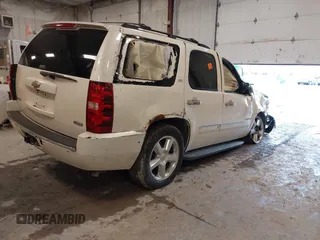 2009 Chevrolet Tahoe LTZ z VIN 1GNFK33049R213387, wystawiony jako IAAI lot #42011796 z przebiegiem Nie podano mil oraz . Historia ofert i sprzedaży dostępna na DreamBid. Obrazek 4.