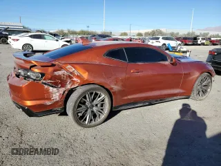 2023 Chevrolet Camaro ZL1 z VIN 1G1FK1R60P0126847, wystawiony jako Copart lot #86620744 z przebiegiem 9905 mil mil oraz Szkody całkowita. Historia ofert i sprzedaży dostępna na DreamBid. Obrazek 3.