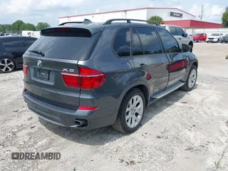 2012 BMW X5 35i z VIN 5UXZV4C5XCL990728, wystawiony jako IAAI lot #42386095 z przebiegiem 124 613 mil mil oraz . Historia ofert i sprzedaży dostępna na DreamBid. Obrazek 4.