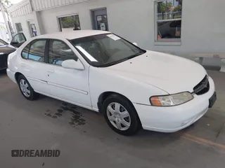 2000 Nissan Altima XE z VIN 1N4DL01D5YC210930, wystawiony jako IAAI lot #42263040 z przebiegiem 113 060 mil mil oraz . Historia ofert i sprzedaży dostępna na DreamBid. Obrazek 1.