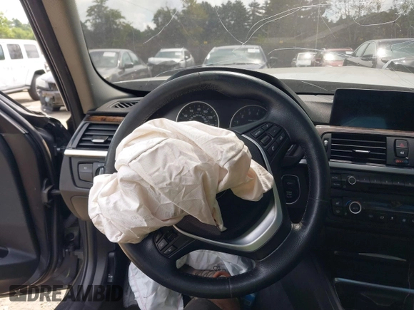 2015 BMW 3 Series 328i xDrive с VIN WBA3B5G53FNS20635, выставлен на аукционе IAAI как лот 42744509 с пробегом Не указан миль и . История ставок и продаж доступна на DreamBid. Изображение 15.