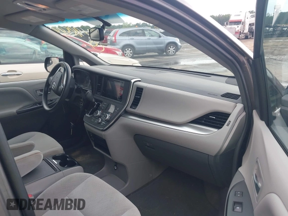 2017 Toyota Sienna LE Auto Access Seat with VIN 5TDKZ3DCXHS818669, listed as a IAAI auction lot 42198544 with 112,871 mi miles. Bid and sale history available at carsss.com. Image 5.