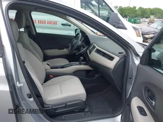 2022 Honda HR-V LX with VIN 3CZRU5H33NM725078, listed as a IAAI auction lot 42149593 with 30,932 mi miles and . Bid and sale history available at DreamBid. Image 5.