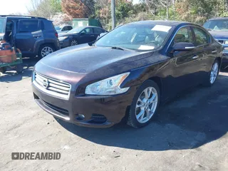2013 Nissan Maxima S z VIN 1N4AA5AP8DC810075, wystawiony jako IAAI lot #41903613 z przebiegiem 152 091 mil mil oraz . Historia ofert i sprzedaży dostępna na DreamBid. Obrazek 2.