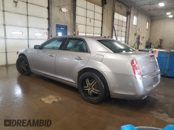 2014 Chrysler 300 C z VIN 2C3CCAKG2EH105831, wystawiony jako Copart lot #57361555 z przebiegiem 149 374 mil mil oraz Czysty tytuł • Clean title. Historia ofert i sprzedaży dostępna na DreamBid. Obrazek 2.