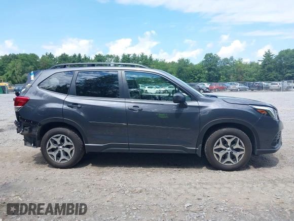 2024 Subaru Forester Premium with VIN JF2SKADC8RH489132, listed as a IAAI auction lot 39957863 with 8,014 mi miles. Bid and sale history available at carsss.com. Image 13.