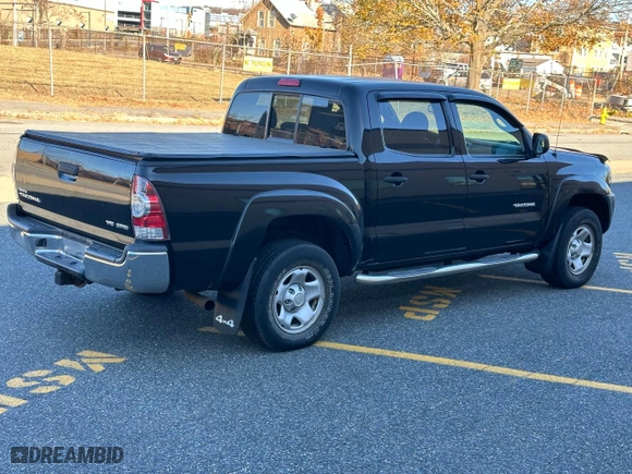 2011 Toyota Tacoma with VIN 3TMLU4EN3BM078902, listed as a Copart auction lot 82689304 with 126,949 mi miles and Clean Title. Bid and sale history available at carsss.com. Image 4.