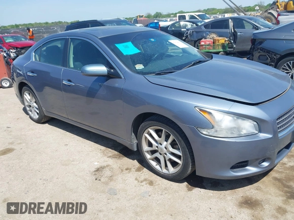 2011 Nissan Maxima SV z VIN 1N4AA5AP8BC832140, wystawiony jako IAAI lot #42014463 z przebiegiem 119 059 mil mil oraz . Historia ofert i sprzedaży dostępna na DreamBid. Obrazek 1.