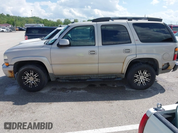 2005 Chevrolet Tahoe LT z VIN 1GNEK13T35R196103, wystawiony jako IAAI lot #42053184 z przebiegiem 326 536 mil mil oraz . Historia ofert i sprzedaży dostępna na DreamBid. Obrazek 6.
