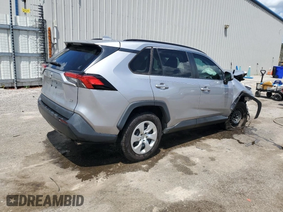 2021 Toyota RAV4 LE z VIN 2T3K1RFV1MC165880, wystawiony jako Copart lot #60464755 z przebiegiem 74 191 mil mil oraz Szkoda całkowita • Salvage title. Historia ofert i sprzedaży dostępna na DreamBid. Obrazek 3.