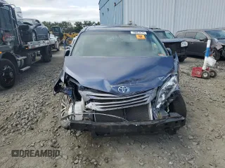 2017 Toyota Sienna XLE Auto Access Seat with VIN 5TDYZ3DCXHS825115, listed as a Copart auction lot 70457474 with Not provided miles and Salvage title. Bid and sale history available at DreamBid. Image 5.
