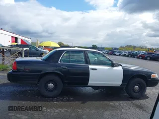 2001 Ford Crown Victoria Police Police Interceptor with VIN 2FAFP71W81X147404, listed as a IAAI auction lot 41932255 with 108,921 mi miles. Bid and sale history available at carsss.com. Image 13.