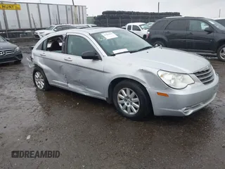 2010 Chrysler Sebring Touring z VIN 1C3CC4FB5AN128652, wystawiony jako IAAI lot #41863619 z przebiegiem 123 698 mil mil oraz . Historia ofert i sprzedaży dostępna na DreamBid. Obrazek 1.