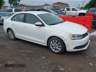 2014 Volkswagen Jetta SE with VIN 3VWD07AJ2EM239987, listed as a IAAI auction lot 42555560 with 115,987 mi miles and . Bid and sale history available at DreamBid. Image 1.