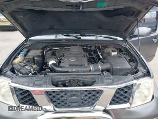 2005 Nissan Pathfinder SE z VIN 5N1AR18W25C701343, wystawiony jako IAAI lot #42209613 z przebiegiem 231 149 mil mil oraz . Historia ofert i sprzedaży dostępna na DreamBid. Obrazek 10.
