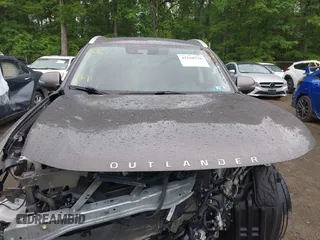 2018 Mitsubishi Outlander SEL with VIN JA4J24A52JZ042127, listed as a IAAI auction lot 42160276 with 106,789 mi miles and . Bid and sale history available at DreamBid. Image 10.