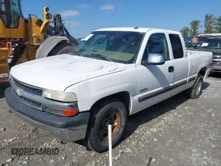 2002 Chevrolet Silverado 1500 LT with VIN 2GCEK19T321373124, listed as a IAAI auction lot 41502812 with 161,773 mi miles. Bid and sale history available at carsss.com. Image 2.