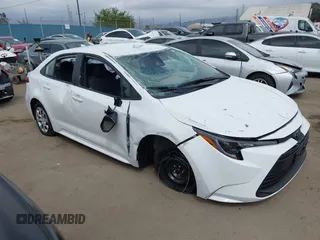 2025 Toyota Corolla LE z VIN 5YFB4MDE2SP229685, wystawiony jako IAAI lot #42083388 z przebiegiem 2655 mil mil oraz . Historia ofert i sprzedaży dostępna na DreamBid. Obrazek 1.