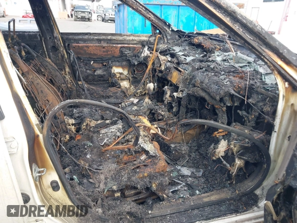 2000 Toyota Avalon XL z VIN 4T1BF28B1YU010240, wystawiony jako IAAI lot #40956040 z przebiegiem Nie podano mil oraz . Historia ofert i sprzedaży dostępna na DreamBid. Obrazek 5.