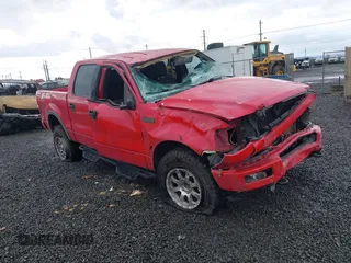 2004 Ford F-150 XLT z VIN 1FTPW14554KC82395, wystawiony jako IAAI lot #40760176 z przebiegiem 253 950 mil mil oraz . Historia ofert i sprzedaży dostępna na DreamBid. Obrazek 1.
