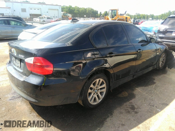 2007 BMW 3 Series 328i with VIN WBAVA33597KX72102, listed as a IAAI auction lot 36632710 with 267,435 mi miles and . Bid and sale history available at DreamBid. Image 4.