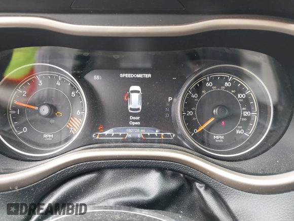2015 Jeep Cherokee Limited with VIN 1C4PJMDB9FW680565, listed as a IAAI auction lot 42134052 with 192,728 mi miles. Bid and sale history available at carsss.com. Image 7.