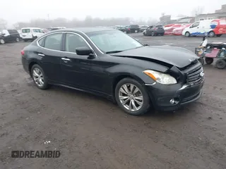 2013 Infiniti M37 with VIN JN1BY1AP5DM512423, listed as a IAAI auction lot 41063320 with 113,075 mi miles. Bid and sale history available at carsss.com. Image 1.