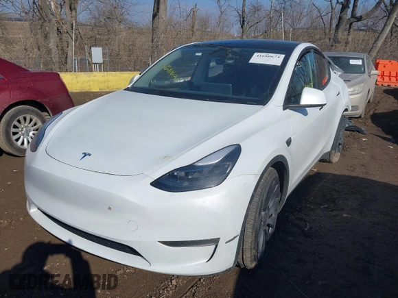 2024 Tesla Model Y Performance with VIN 7SAYGDEF3RA281969, listed as a IAAI auction lot 41680674 with 22,615 mi miles and . Bid and sale history available at DreamBid. Image 17.