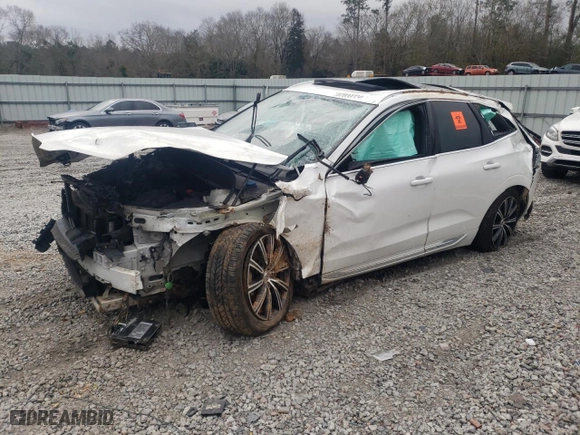 2019 Volvo XC60 Inscription with VIN LYV102RL4KB237691, listed as a Copart auction lot 87033724 with 133,815 mi miles and Salvage Title. Bid and sale history available at carsss.com. Image 1.