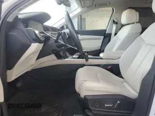 2019 Audi e-tron Prestige z VIN WA1VAAGEXKB014256, wystawiony jako Copart lot #51510555 z przebiegiem 13 692 mil mil oraz Szkoda całkowita • Salvage title. Historia ofert i sprzedaży dostępna na DreamBid. Obrazek 7.